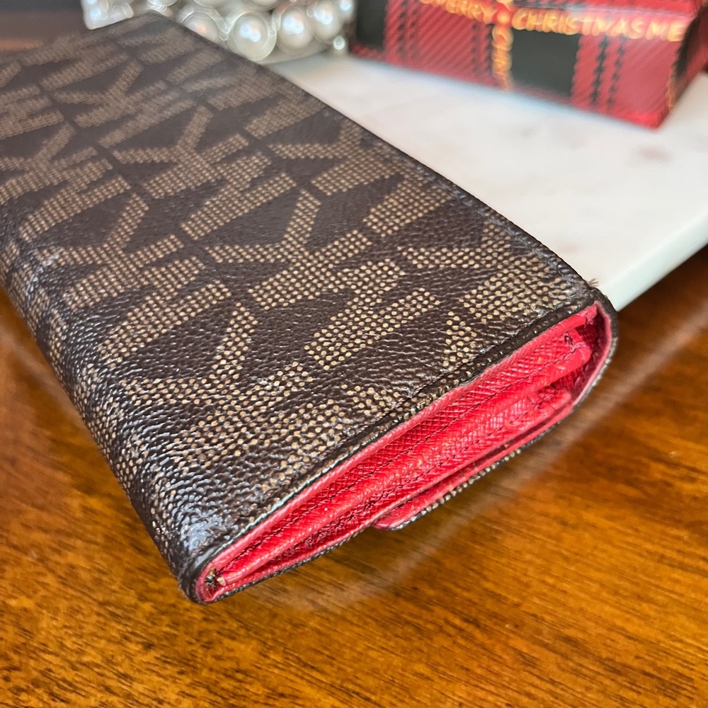 Michael Kors Brown Signature Jet Set Coated Canvas Wallet w/Red & Tan Interior - Picture 7 of 11